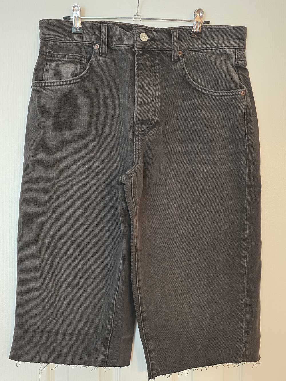 NWOT We The Free Jam Session Relaxed Capri Black Denim Shorts 27 w/Raw hem